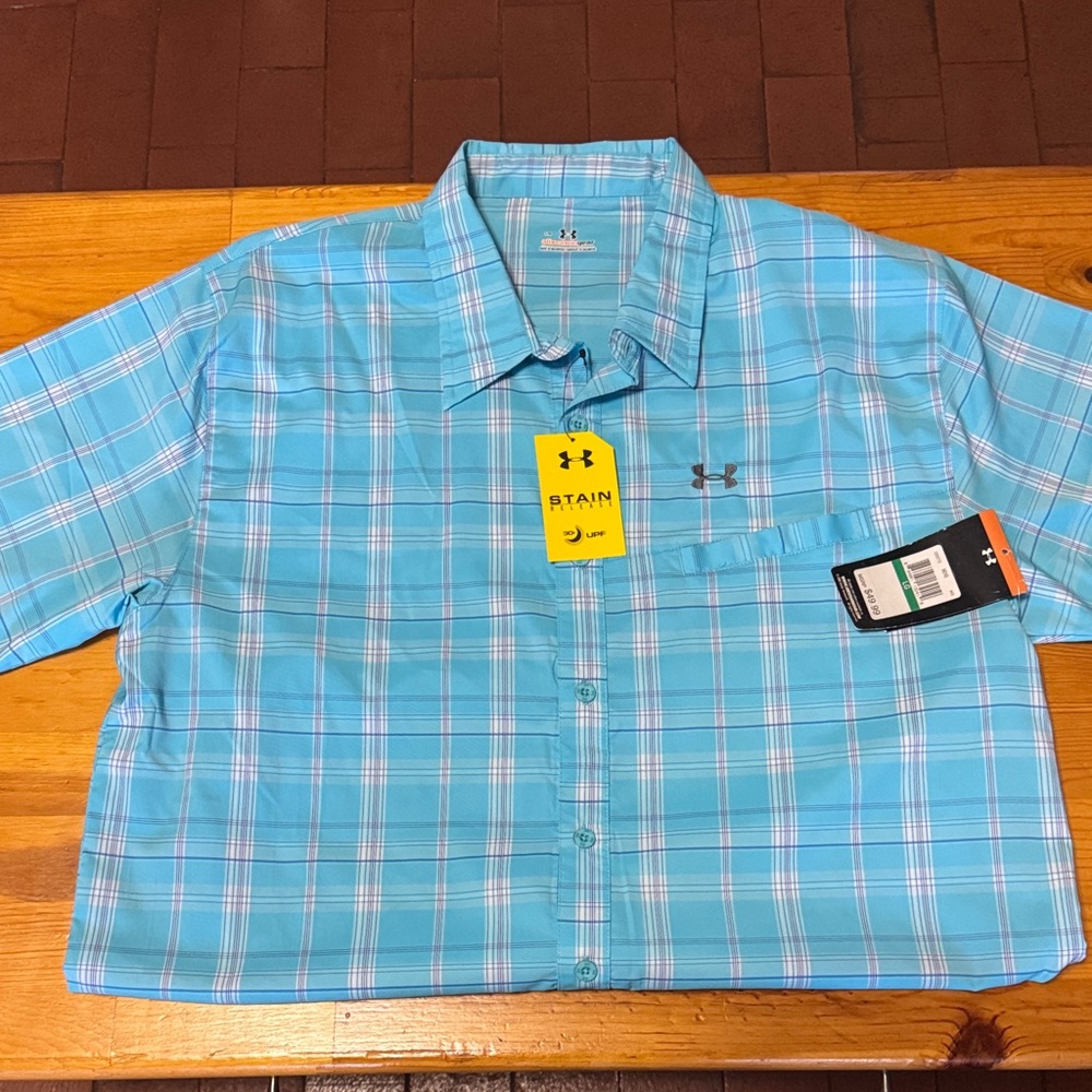 Under Armour Men's Light Blue Checkered sun shirt in a size Large short sleeve